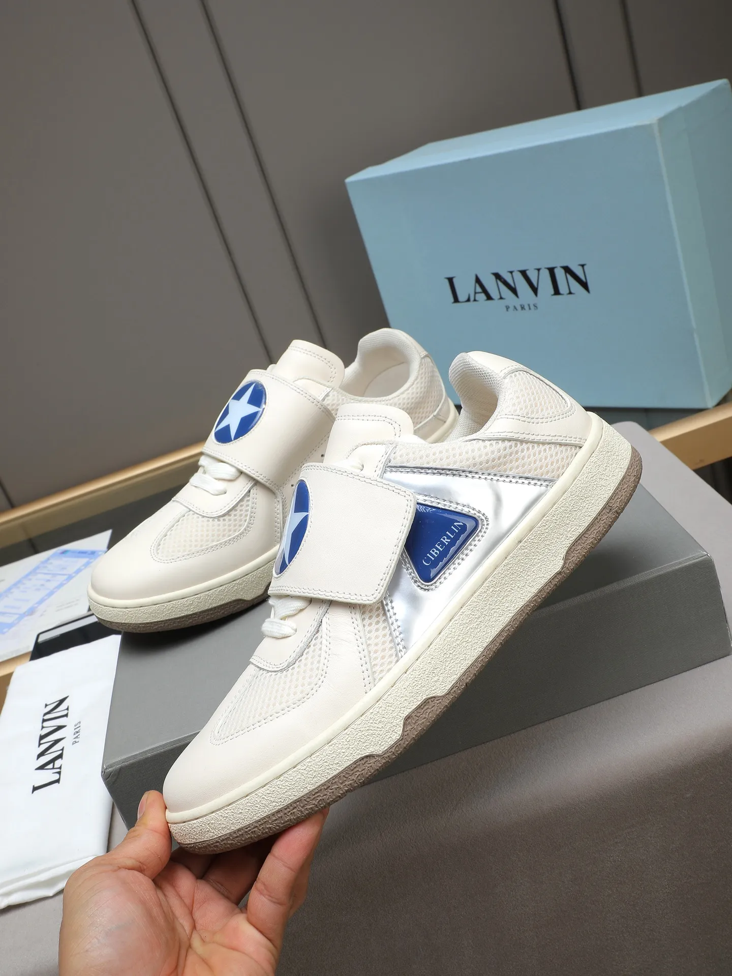 Men's shoes 💰600 [LANVIN] The latest fashionable item! High quality CLAY series‼ ️ The latest trendy products of the season 🌈Many bloggers have planted grass and purchased the original open-mold customization. The upper and outsole are sewn with mark threads without edge sealing. Multiple material splicing combination design. Very versatile for fashionable and casual wear. Comfortable on the feet. Self-recommended. Upper cowhide + cow suede + breathable mesh lining. Foot-padding cowhide. Exclusive original open-mold clear logo rubber outsole ⚠️38-44 (customized for 45)